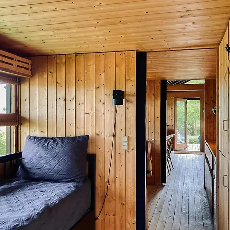 Architect-designed Wooden House With Scenic View بيت للعطل