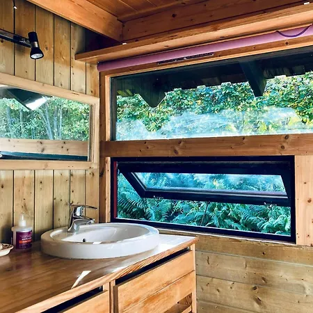 بيت للعطل Architect-designed Wooden House With Scenic View *